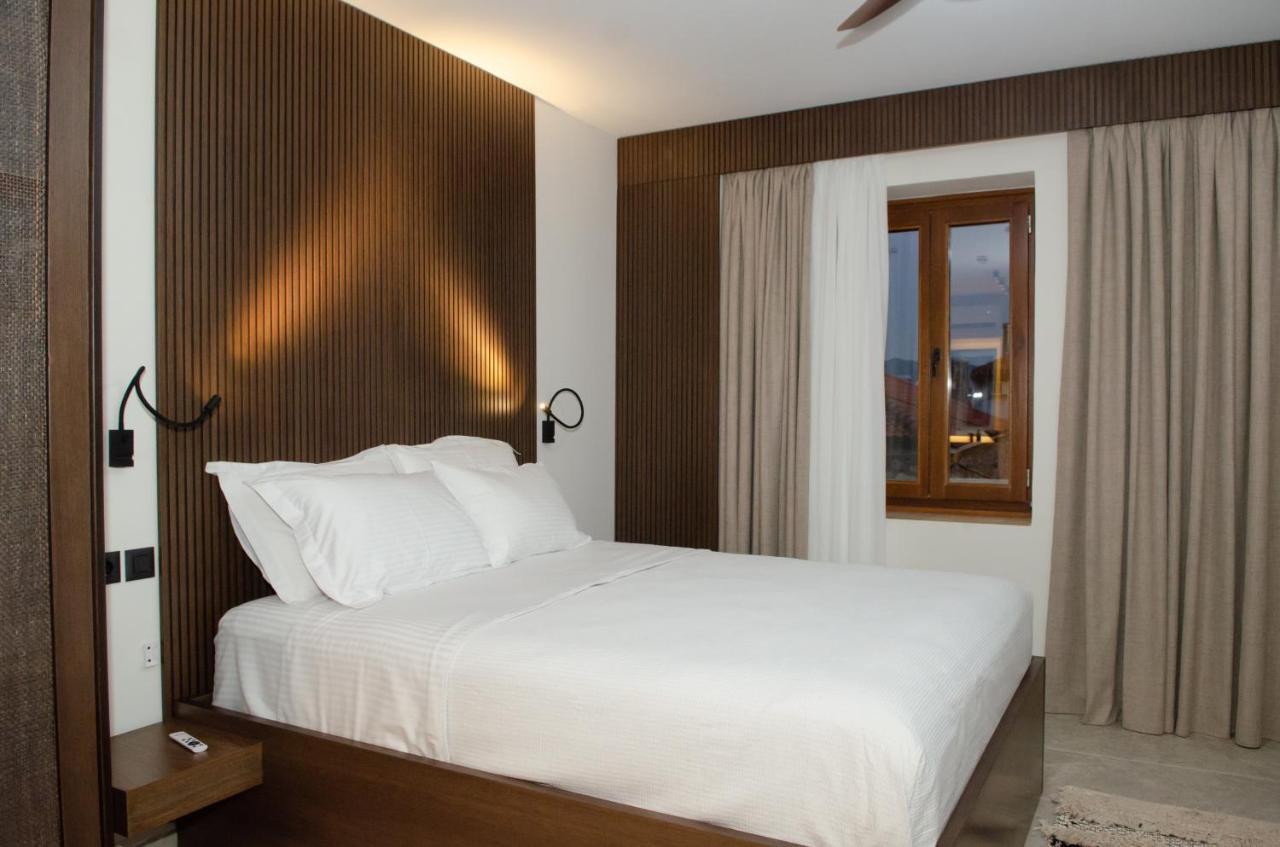 Leone Suites Nafpaktos Exteriör bild